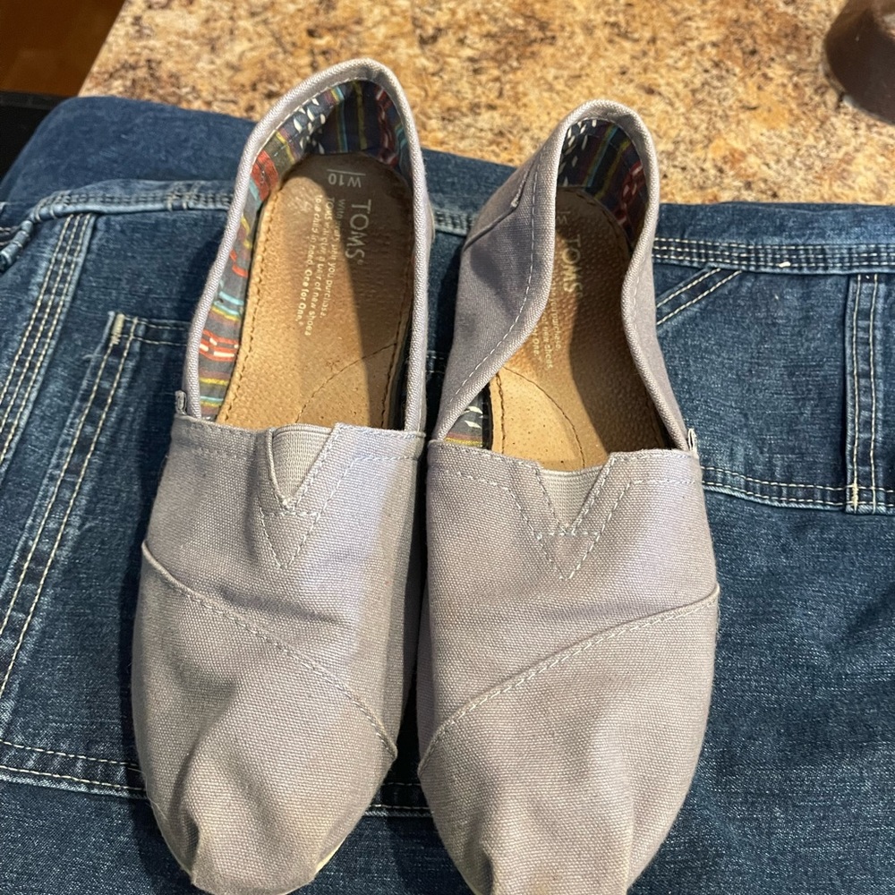 Tom’s shoes